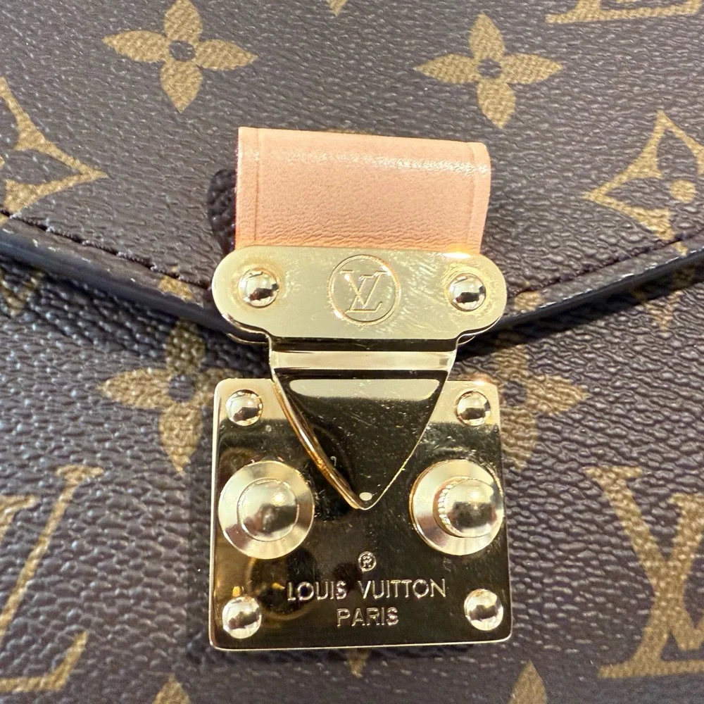 Louis Vuitton Pochette Métis East West in Monogram - Picture 2 of 13